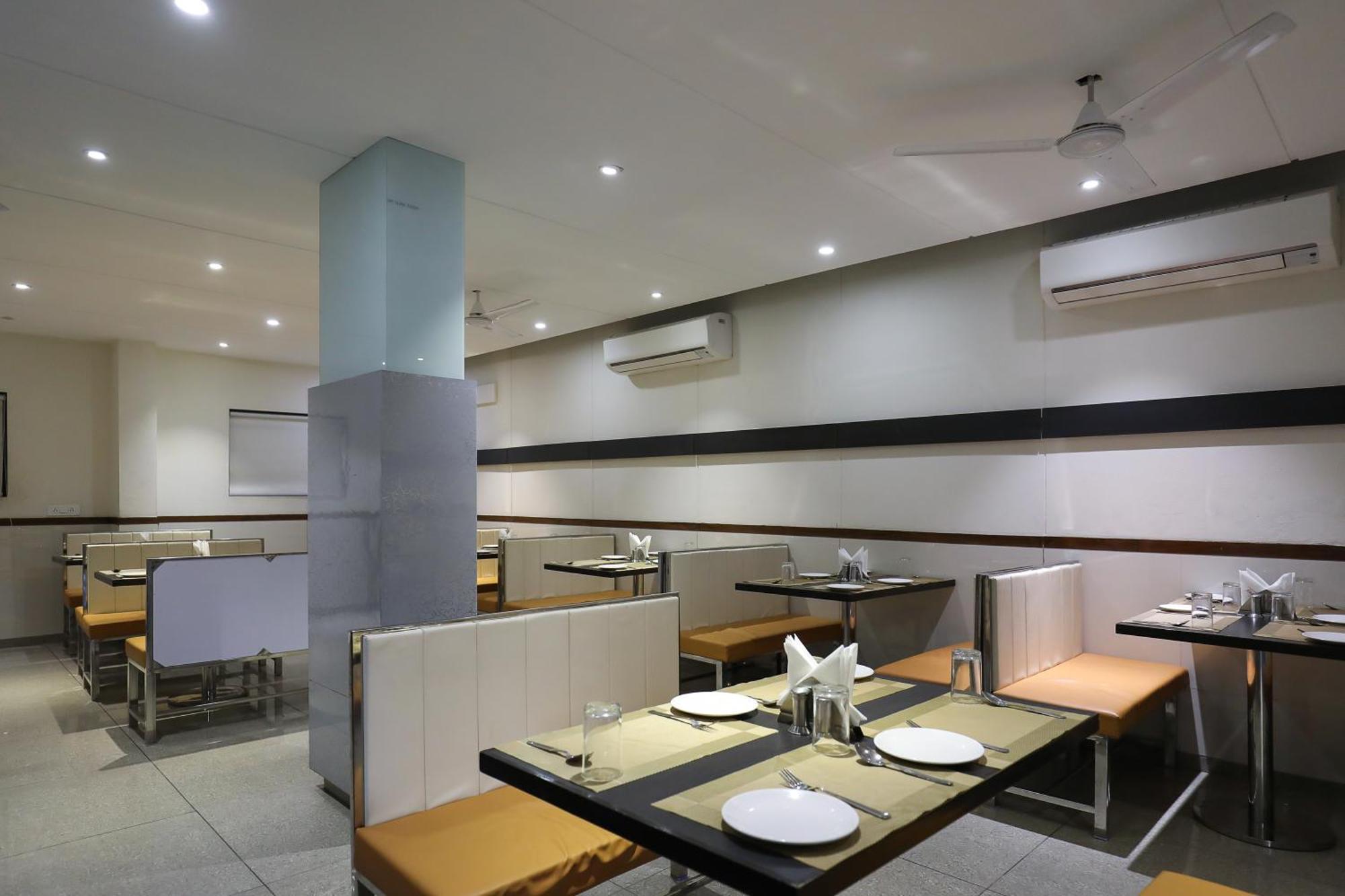 Hotel Ashray Inn Express Ahmedabad Ngoại thất bức ảnh