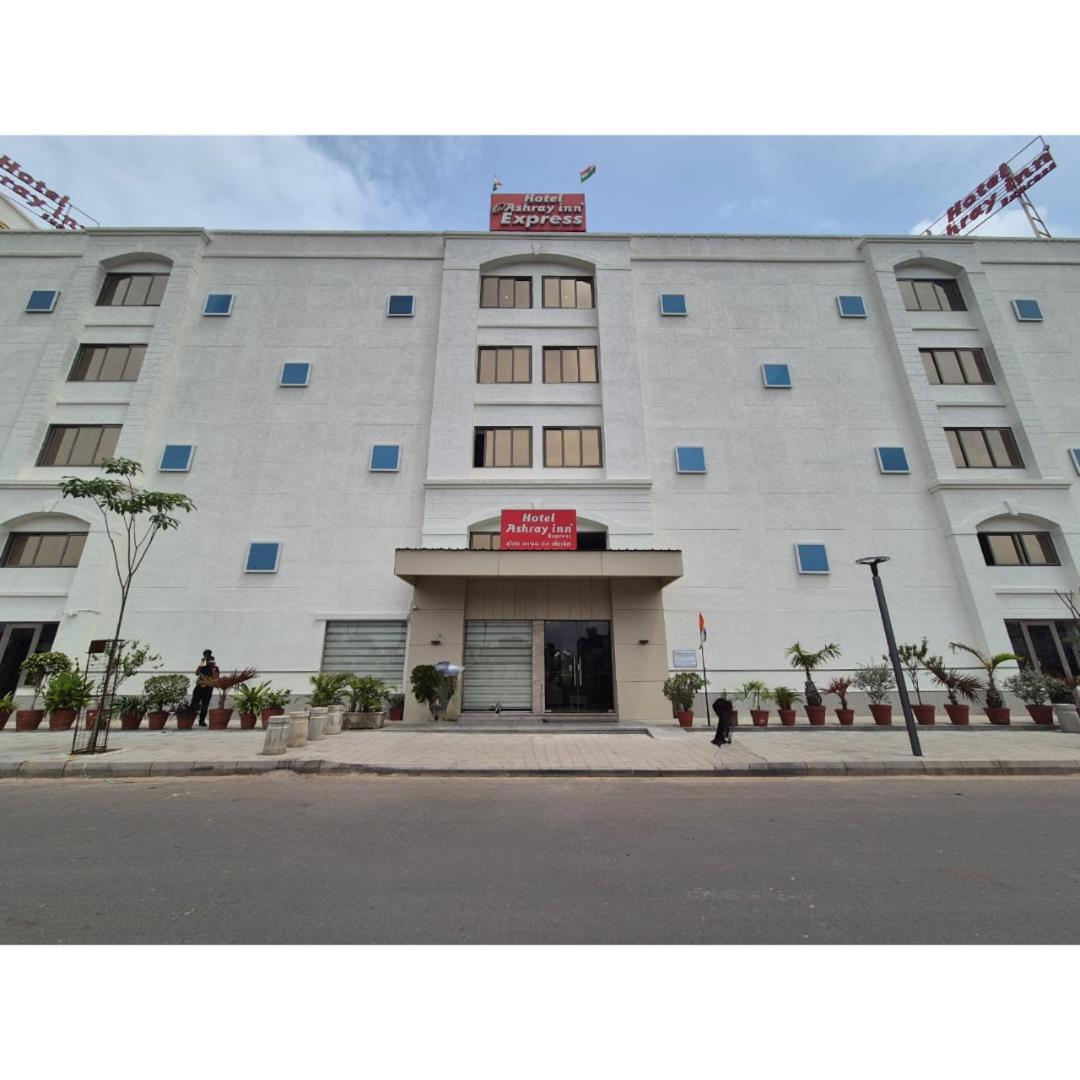 Hotel Ashray Inn Express Ahmedabad Ngoại thất bức ảnh