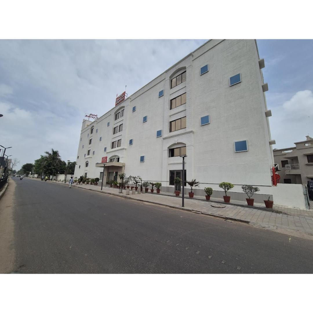 Hotel Ashray Inn Express Ahmedabad Ngoại thất bức ảnh