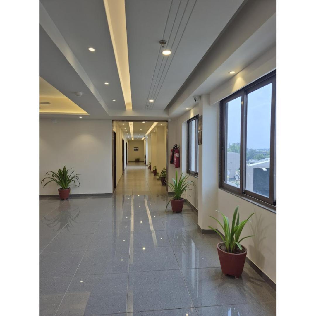 Hotel Ashray Inn Express Ahmedabad Ngoại thất bức ảnh
