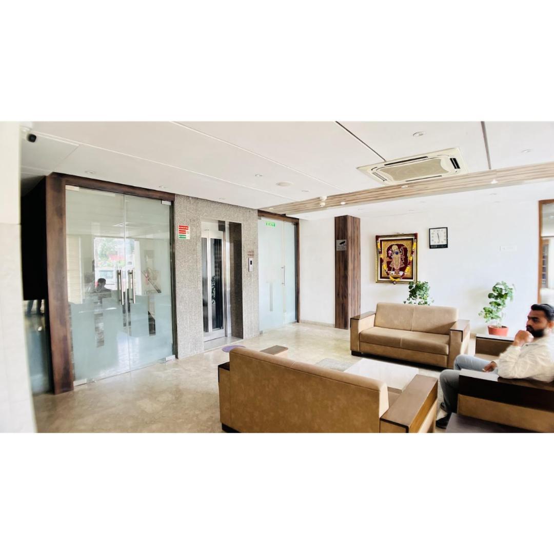 Hotel Ashray Inn Express Ahmedabad Ngoại thất bức ảnh