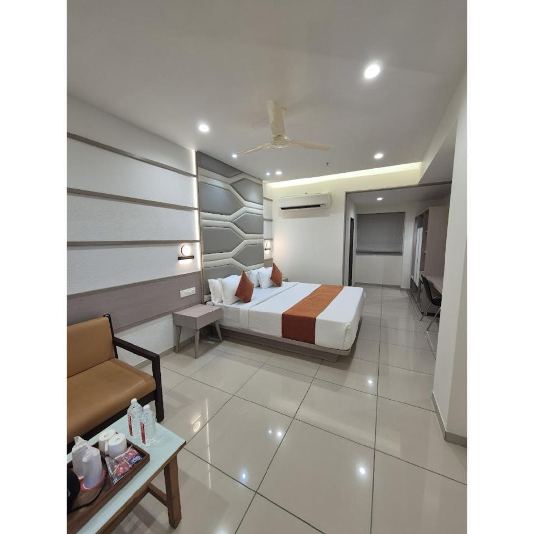 Hotel Ashray Inn Express Ahmedabad Ngoại thất bức ảnh