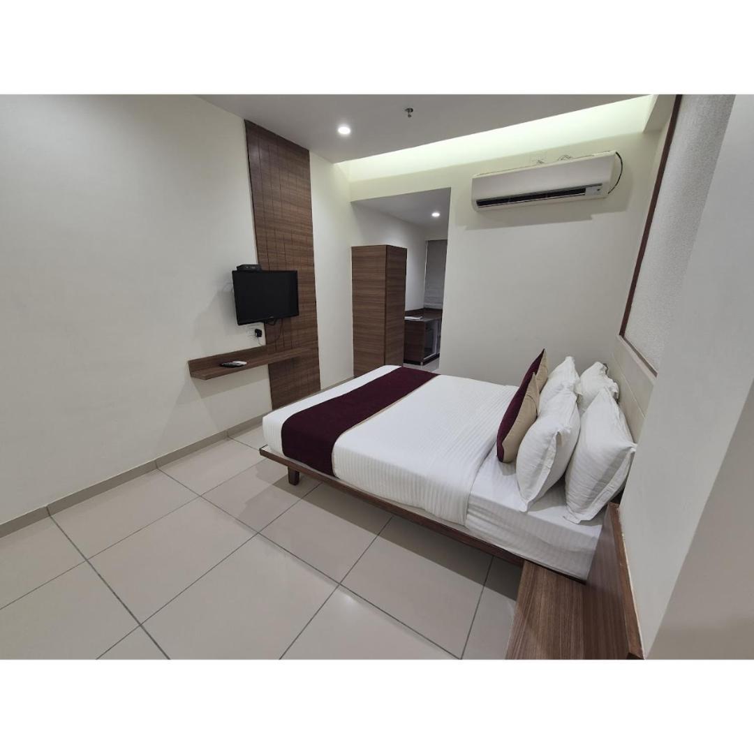 Hotel Ashray Inn Express Ahmedabad Ngoại thất bức ảnh