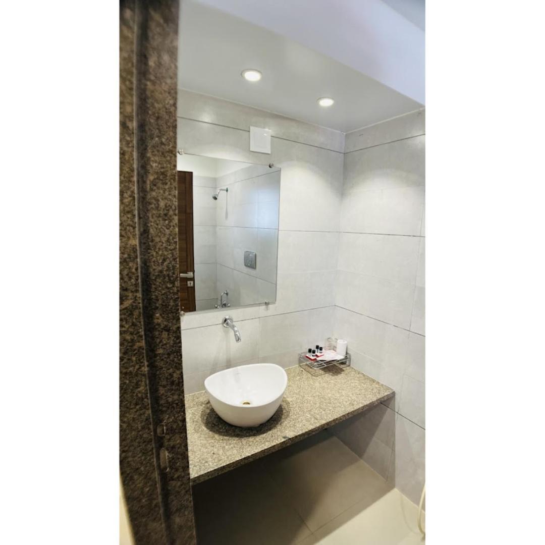 Hotel Ashray Inn Express Ahmedabad Ngoại thất bức ảnh