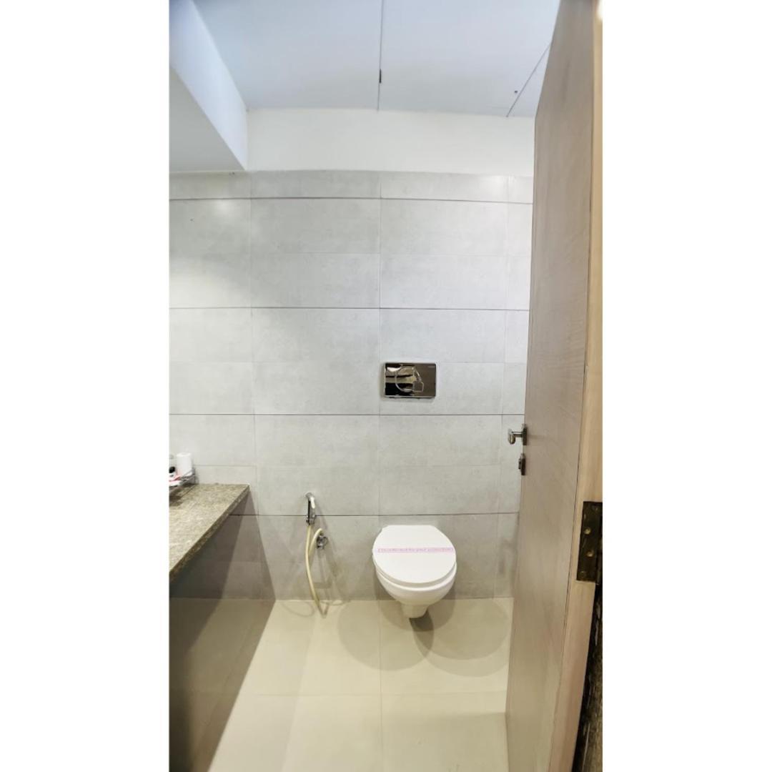 Hotel Ashray Inn Express Ahmedabad Ngoại thất bức ảnh