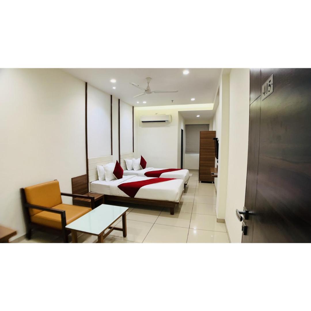 Hotel Ashray Inn Express Ahmedabad Ngoại thất bức ảnh