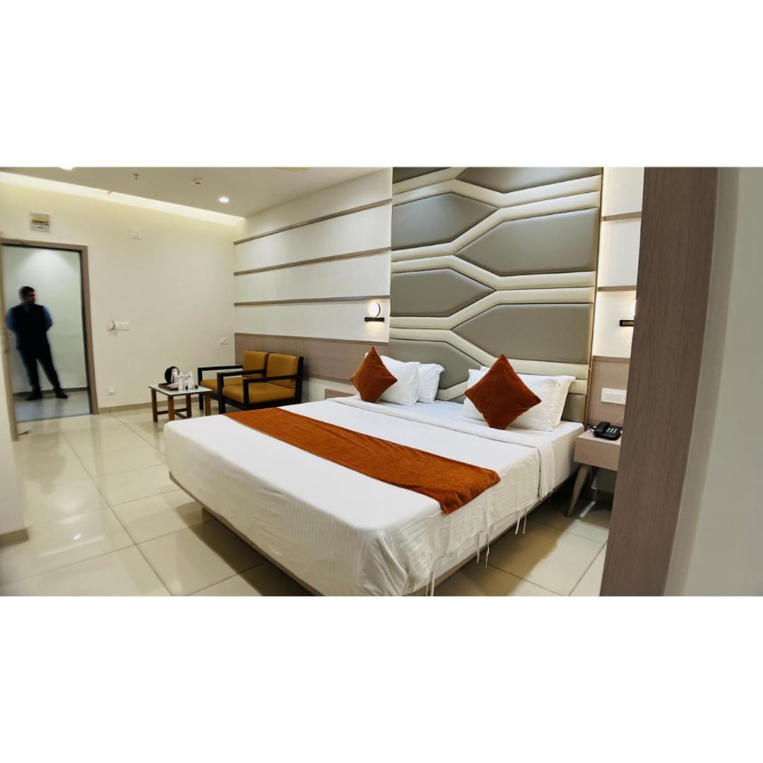 Hotel Ashray Inn Express Ahmedabad Ngoại thất bức ảnh