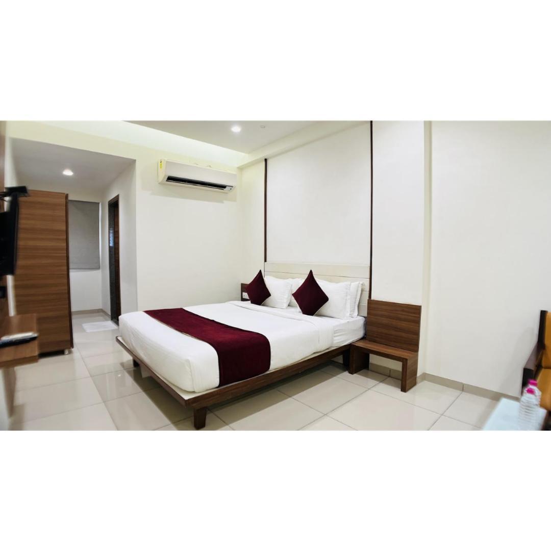 Hotel Ashray Inn Express Ahmedabad Ngoại thất bức ảnh