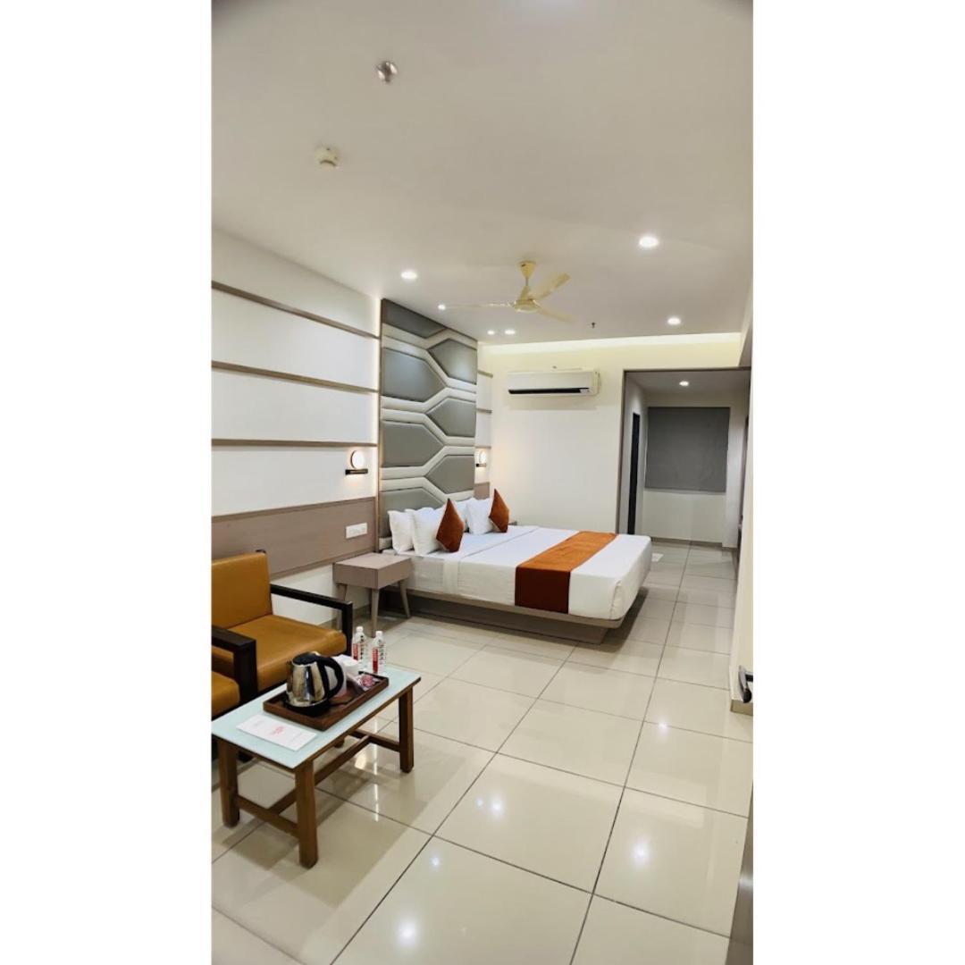 Hotel Ashray Inn Express Ahmedabad Ngoại thất bức ảnh