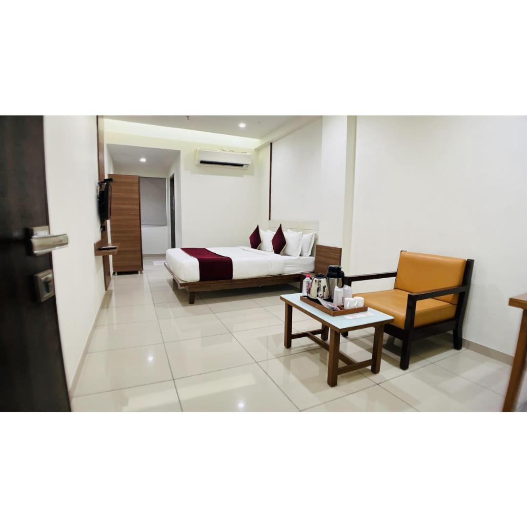 Hotel Ashray Inn Express Ahmedabad Ngoại thất bức ảnh