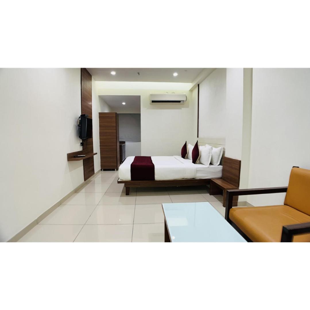 Hotel Ashray Inn Express Ahmedabad Ngoại thất bức ảnh