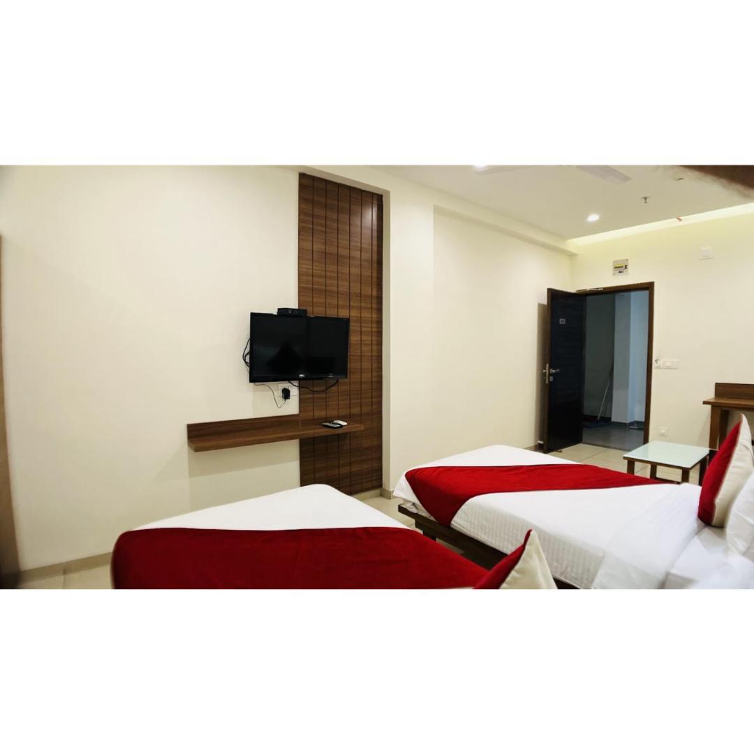 Hotel Ashray Inn Express Ahmedabad Ngoại thất bức ảnh