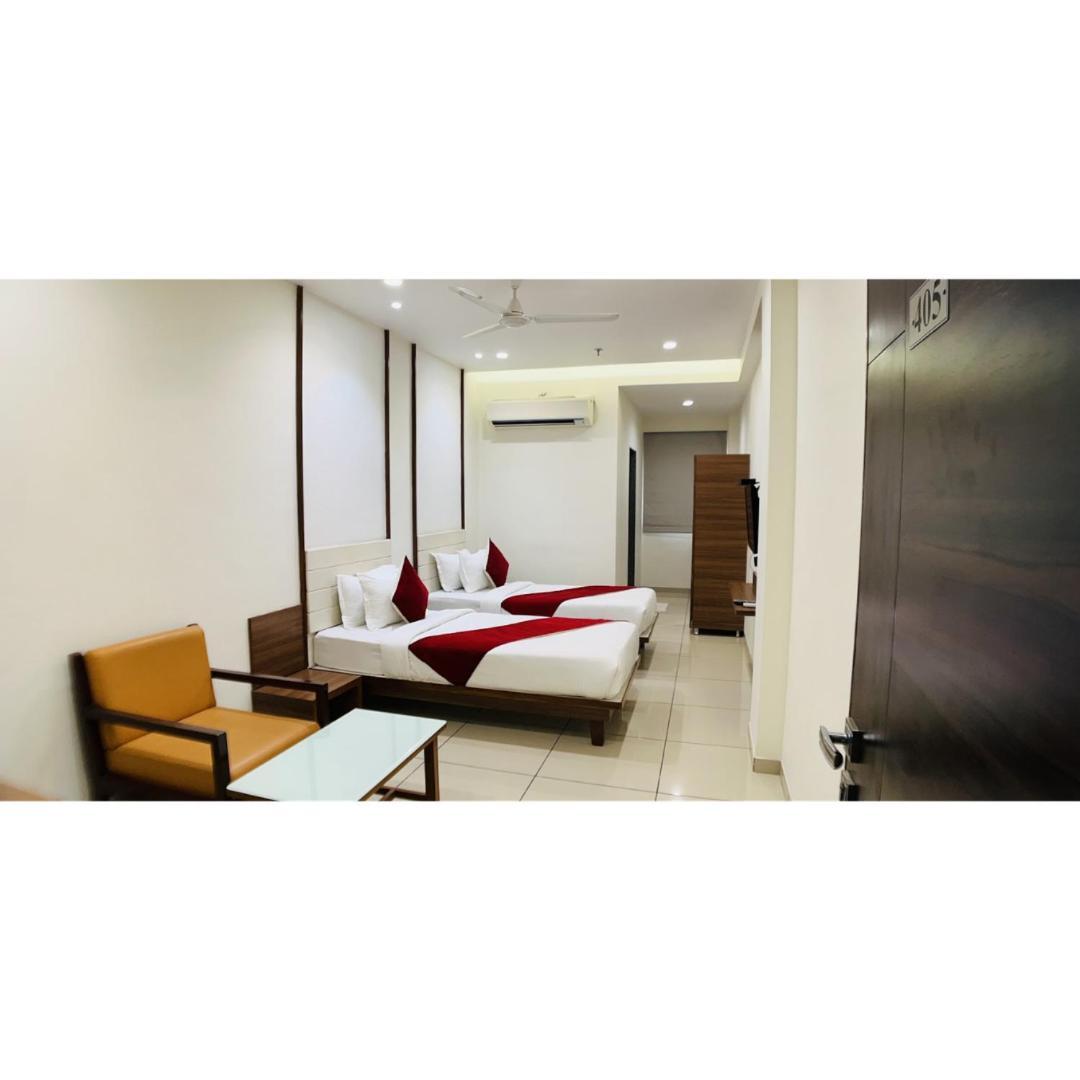 Hotel Ashray Inn Express Ahmedabad Ngoại thất bức ảnh