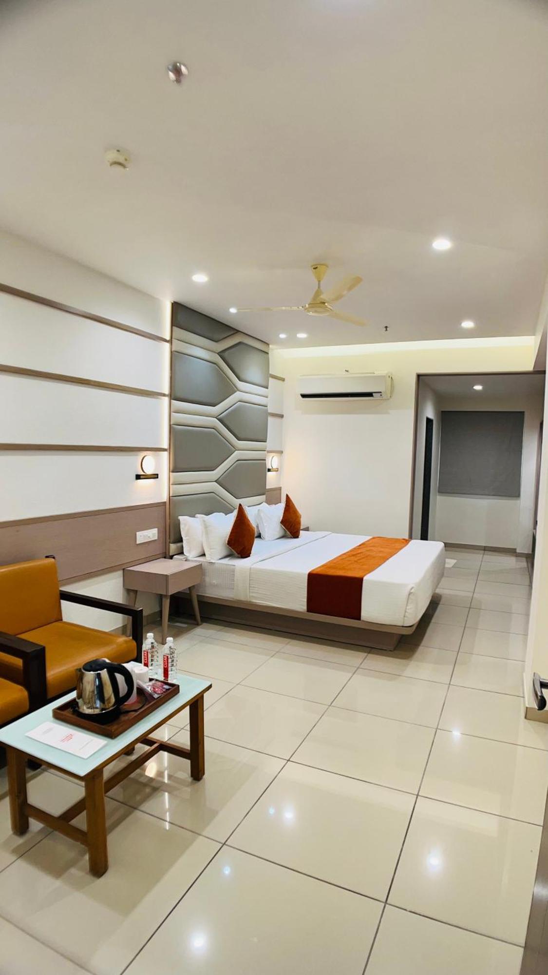 Hotel Ashray Inn Express Ahmedabad Ngoại thất bức ảnh