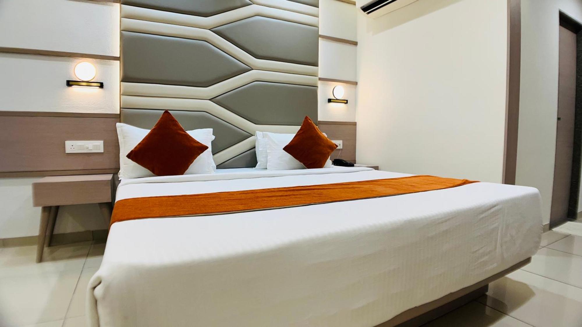 Hotel Ashray Inn Express Ahmedabad Ngoại thất bức ảnh
