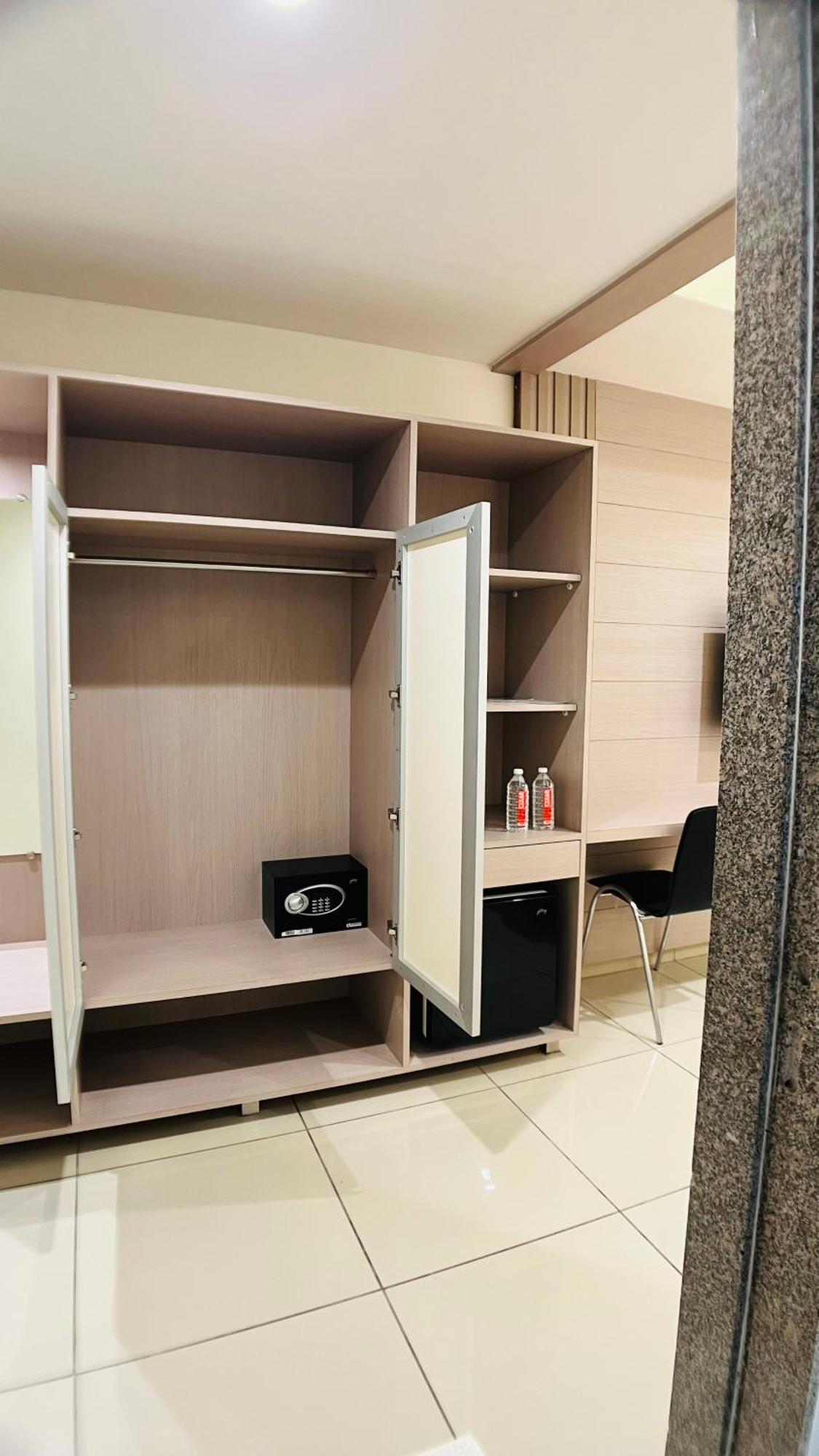 Hotel Ashray Inn Express Ahmedabad Ngoại thất bức ảnh