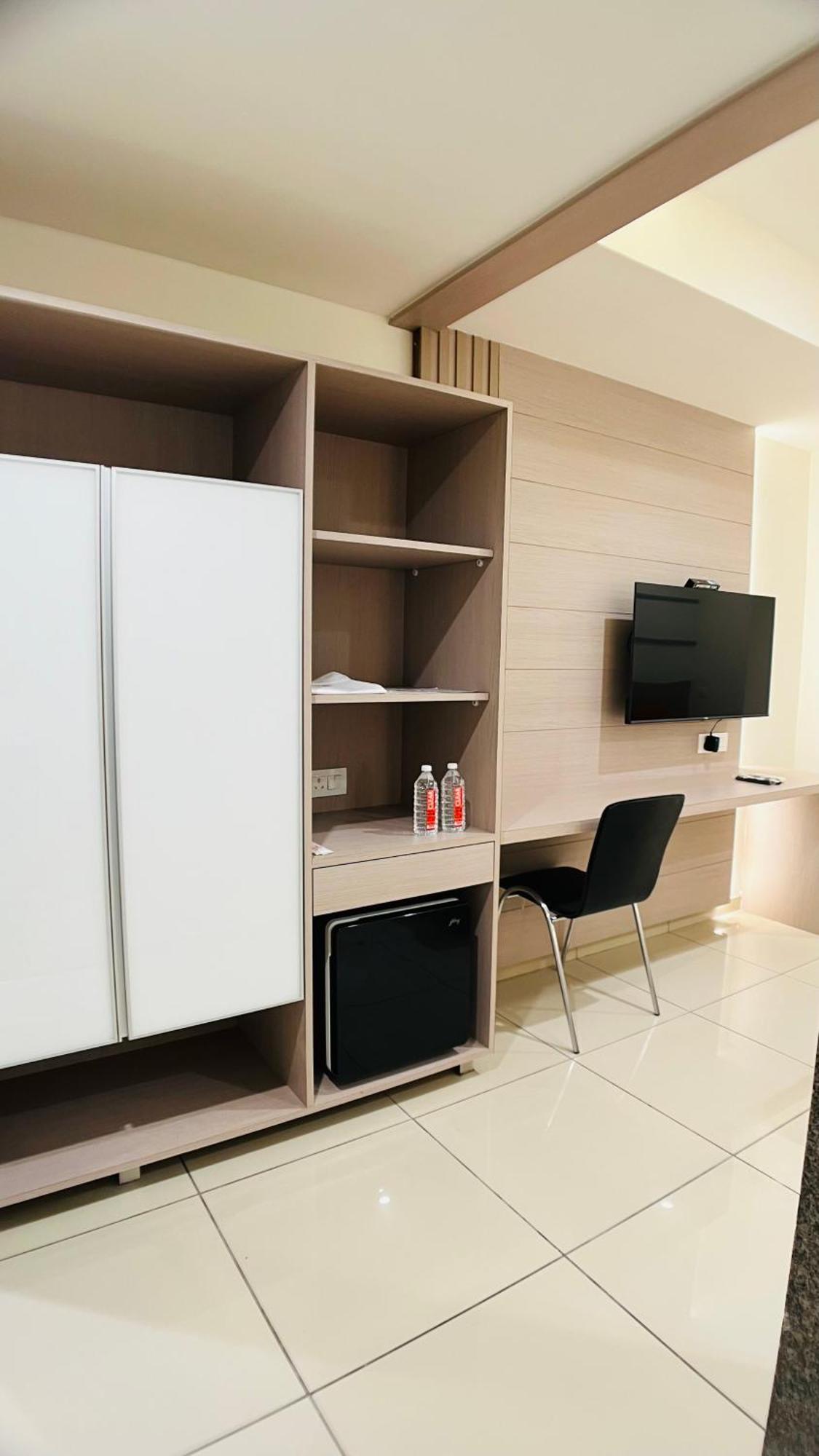 Hotel Ashray Inn Express Ahmedabad Ngoại thất bức ảnh