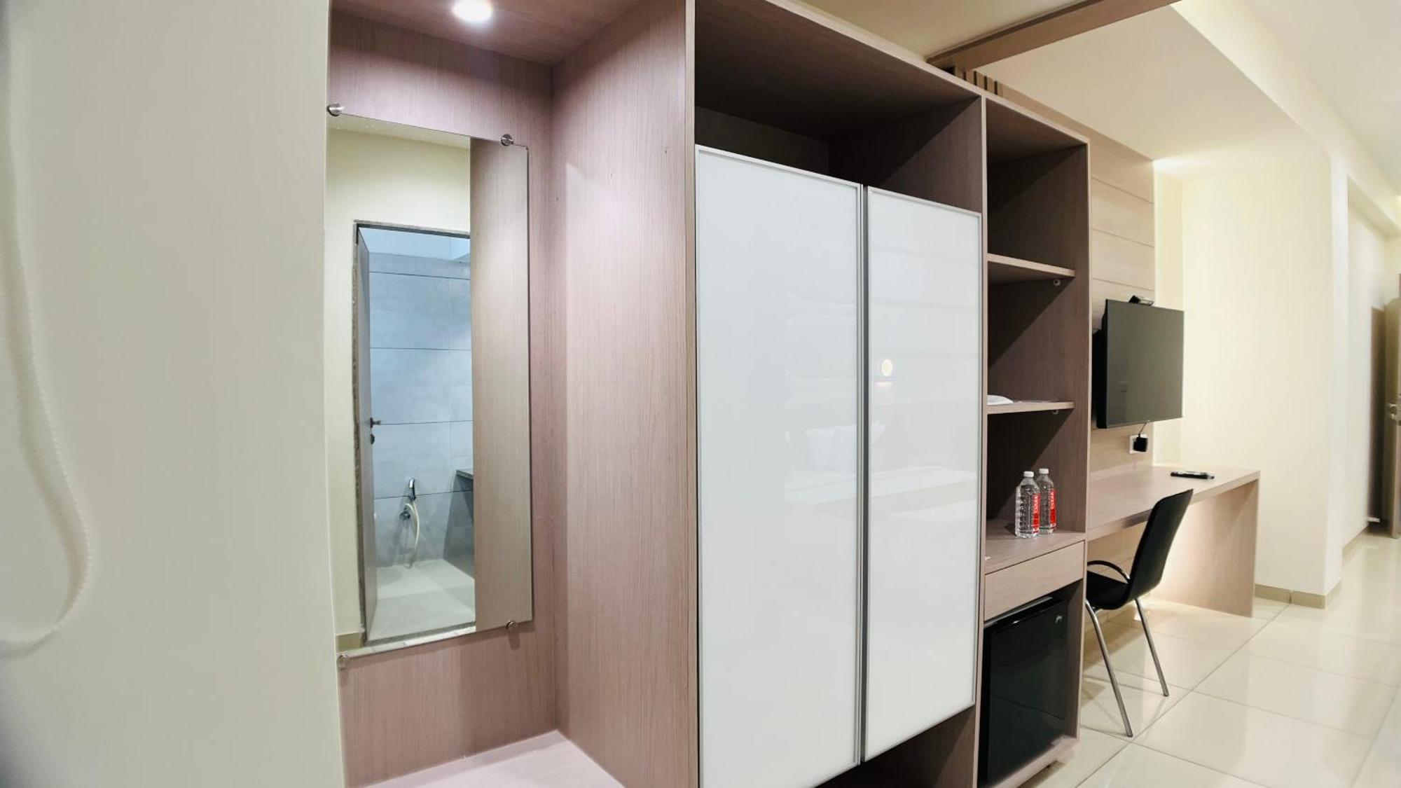 Hotel Ashray Inn Express Ahmedabad Ngoại thất bức ảnh
