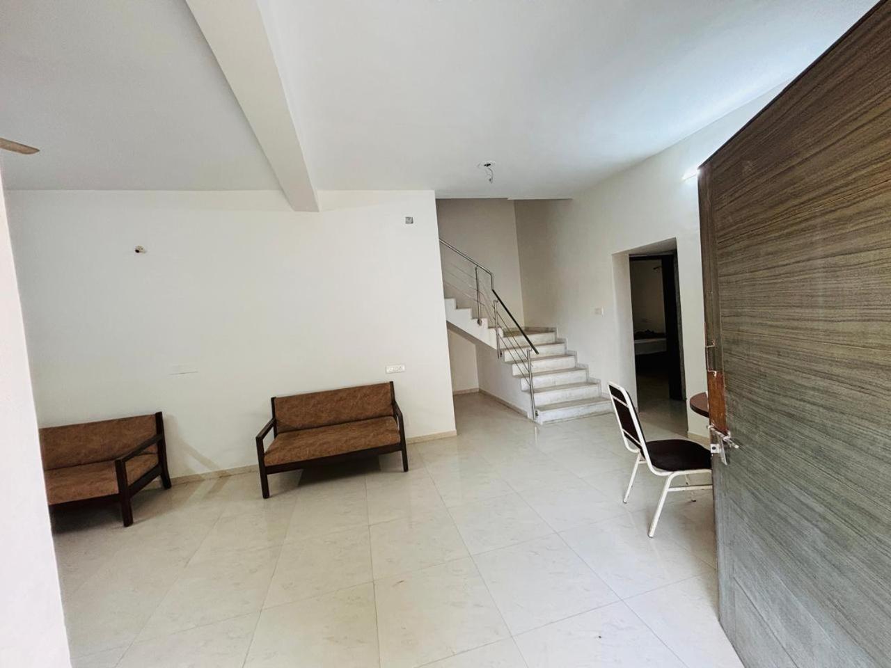 Hotel Ashray Inn Express Ahmedabad Ngoại thất bức ảnh