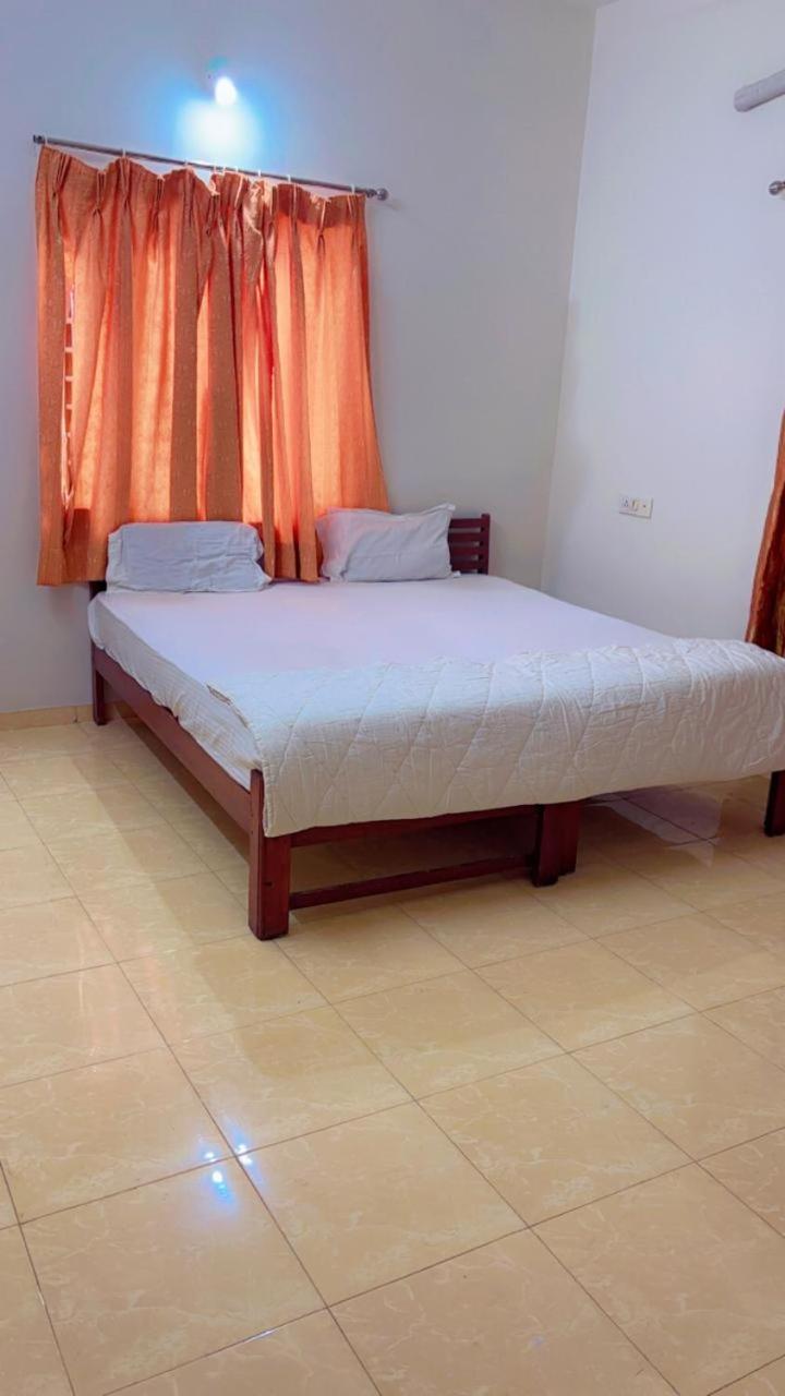 Hotel Ashray Inn Express Ahmedabad Ngoại thất bức ảnh