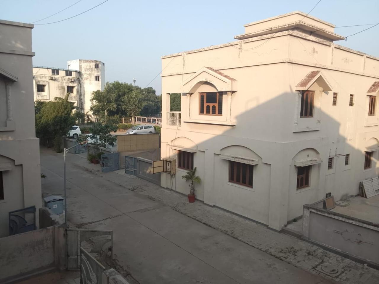 Hotel Ashray Inn Express Ahmedabad Ngoại thất bức ảnh