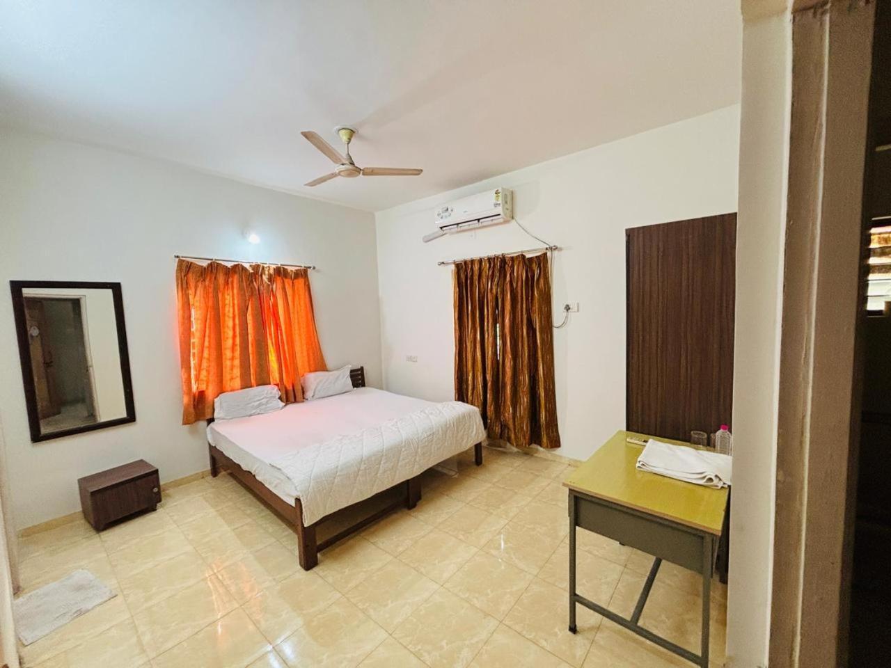 Hotel Ashray Inn Express Ahmedabad Ngoại thất bức ảnh